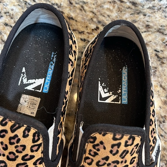 Used leopard print ultracush vans slide ons - Picture 2 of 5